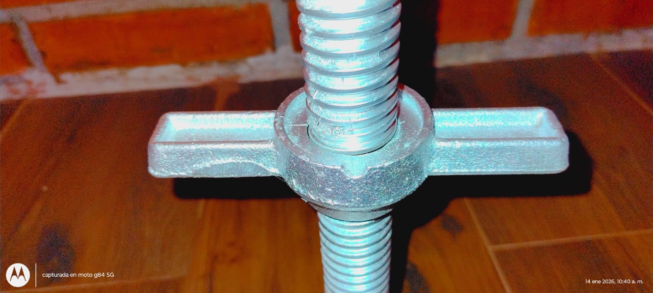 Husillo metálico andamio detalle